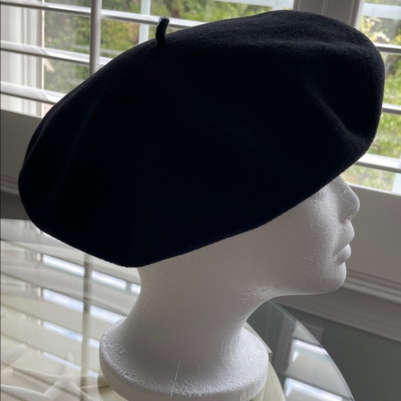 LAULHERE French beret black wool.  Great condition, never worn. - Picture 2 of 10